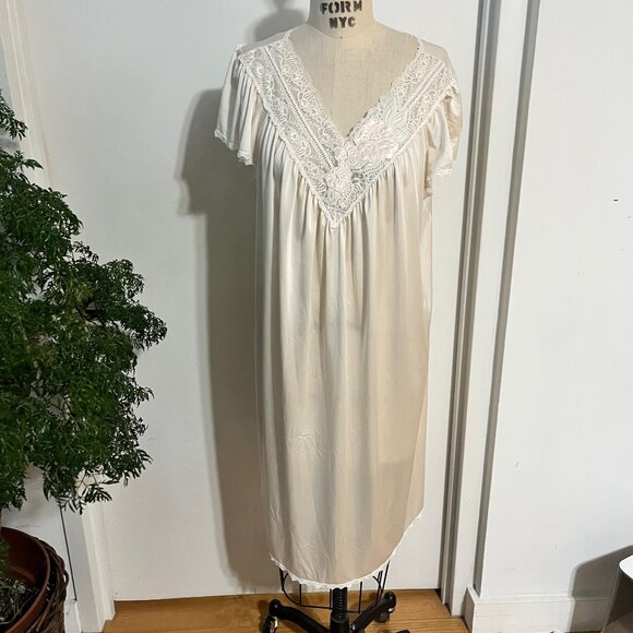 Vintage SHADOWLINE Nylon Nightgown with Lace and Embroidery Size Large - Picture 1 of 10